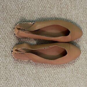 Toms  tan leather flat slides